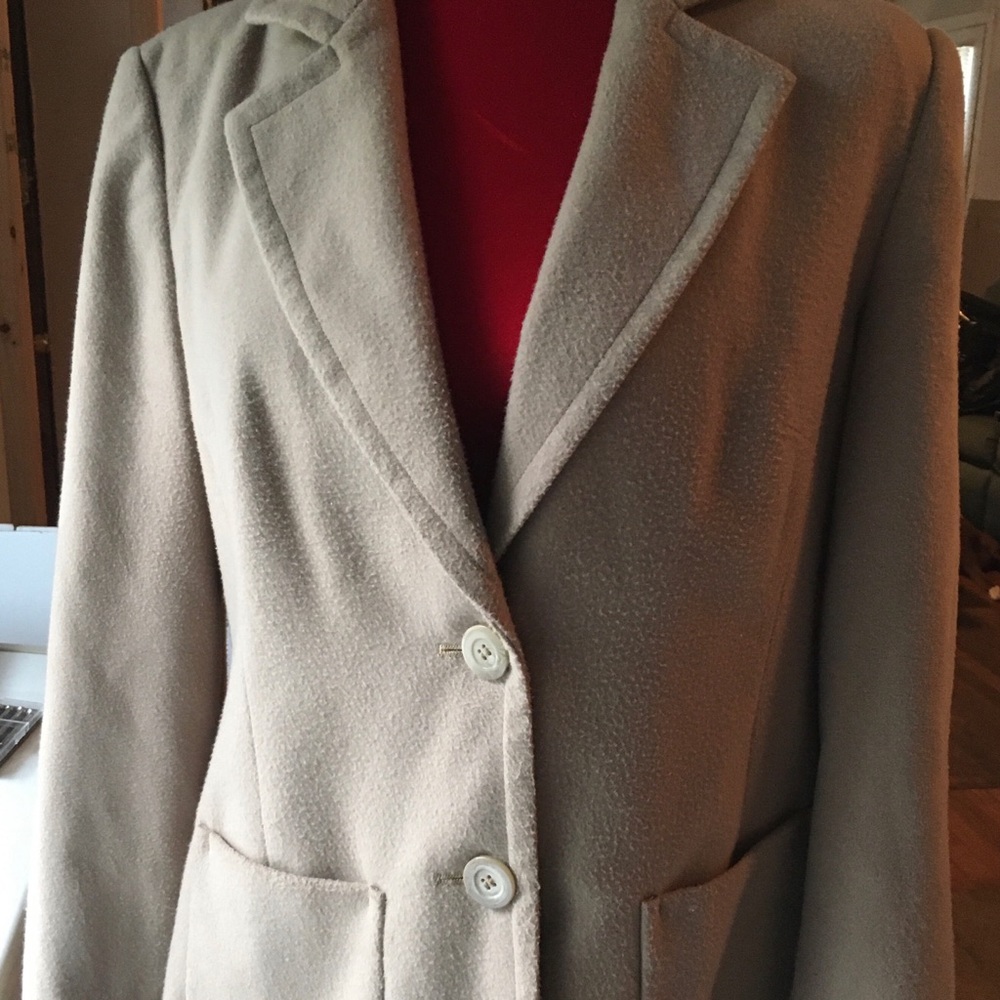 Pierre Cardin woman’s tan button front blazer size 12